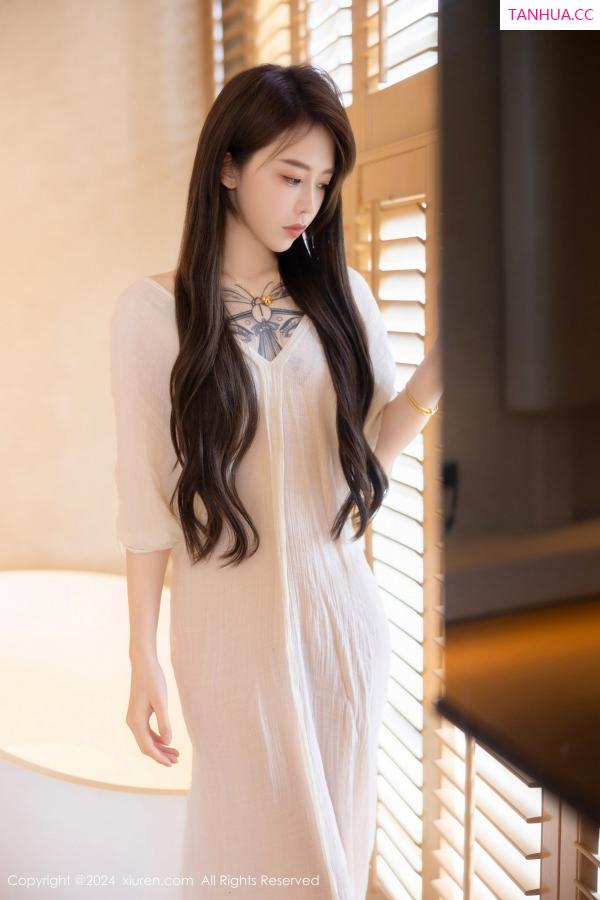   [XiuRen]高清写真图 2024.07.11 No.8842 夏竹 性感美腿第11张图片